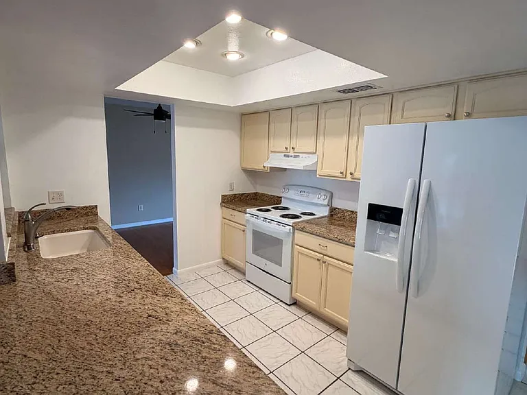 14001 Dominion Ct — Photo 10