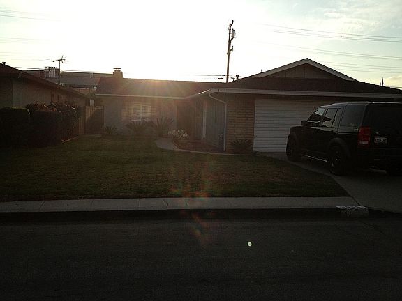 Full view of the front yard