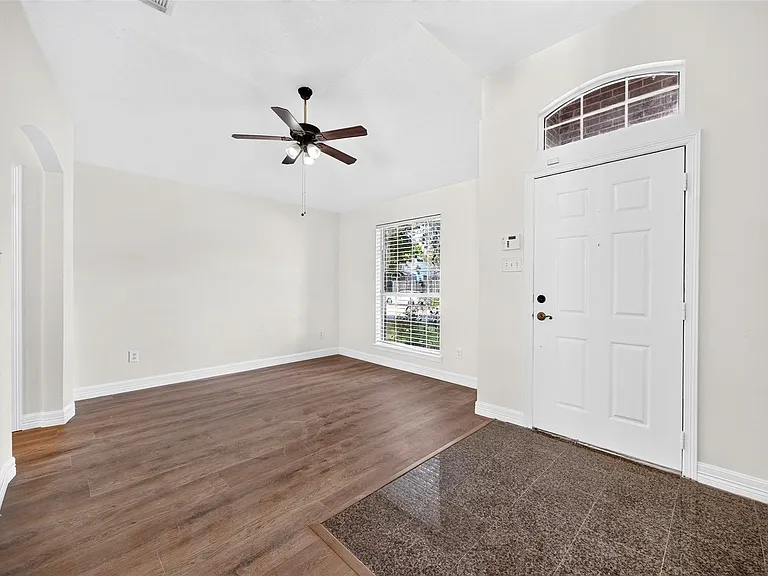 15307 Flemington Ave — Photo 8