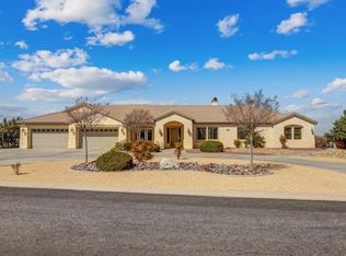 11938 Lamplighter Ln, Oak Hills, CA 92344