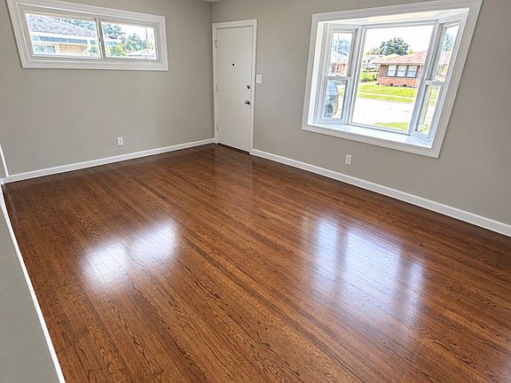 3rd image of 6524 N 86th St