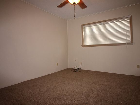 5th image of 182 Velma Dr