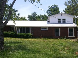 18 Hillcrest Dr, Sparta, TN 38583