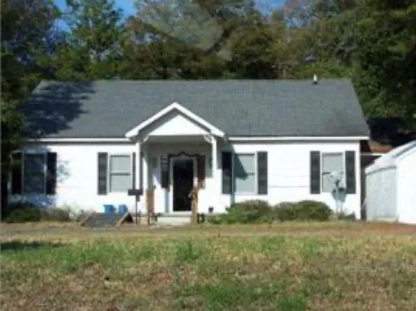 502 W Barnard St, Glennville, GA 30427