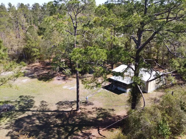 909 2nd Ave, Wellborn, FL 32094