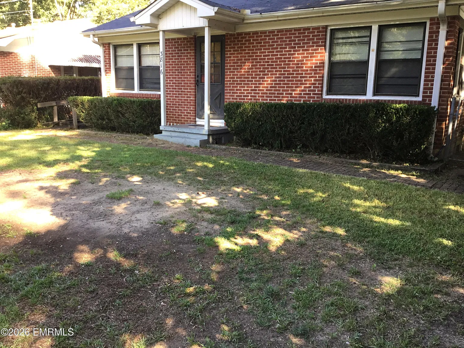 3 bed, 1.0 bath, 1076 sqft, $1,075 — Photo 2