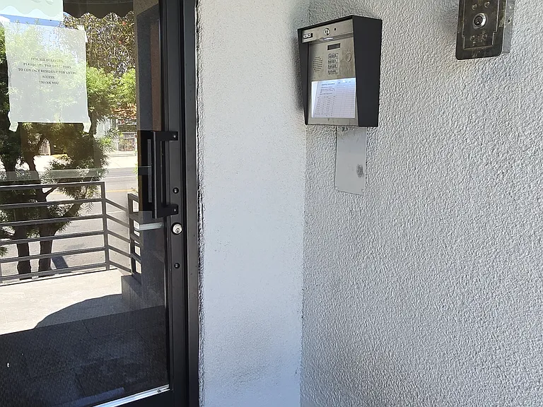 2251 Crenshaw Blvd #6 — Photo 18