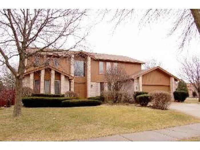 1001 Elmdale Rd photo 1