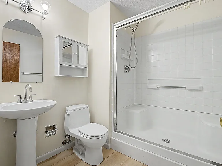 819 Gleneagle Dr — Photo 19