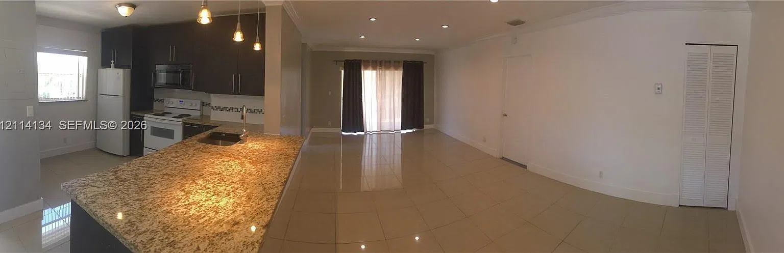 Royal Garden Condo — Photo 3