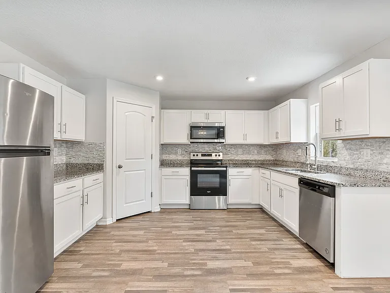 1463 Swan Ct — Photo 4