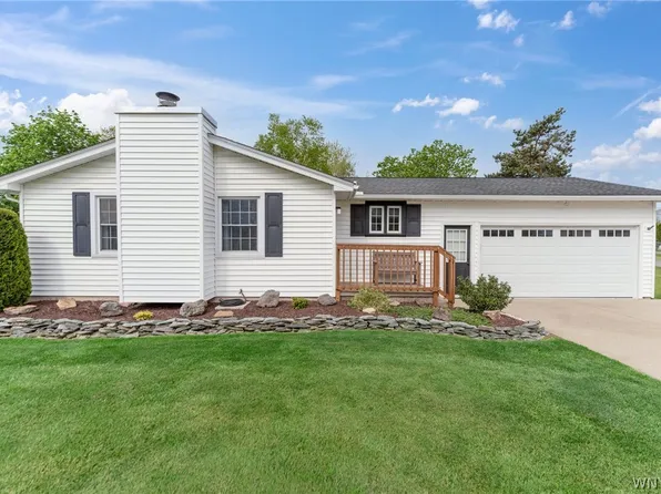 7240 Nickett Dr, North Tonawanda, NY 14120