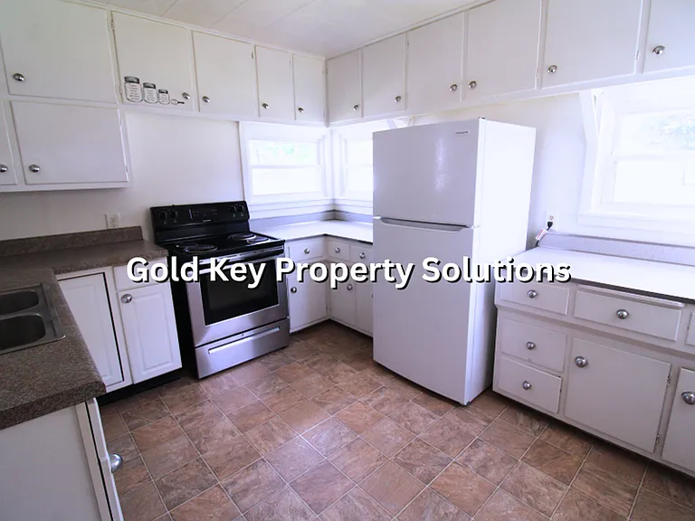 424 E 37th St — Photo 10