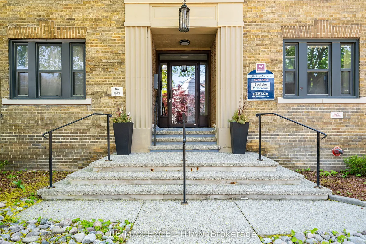 Building Photo - 1 Mallory Gdns #31