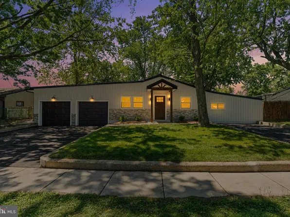 55 Balsam Rd, Levittown, PA 19057