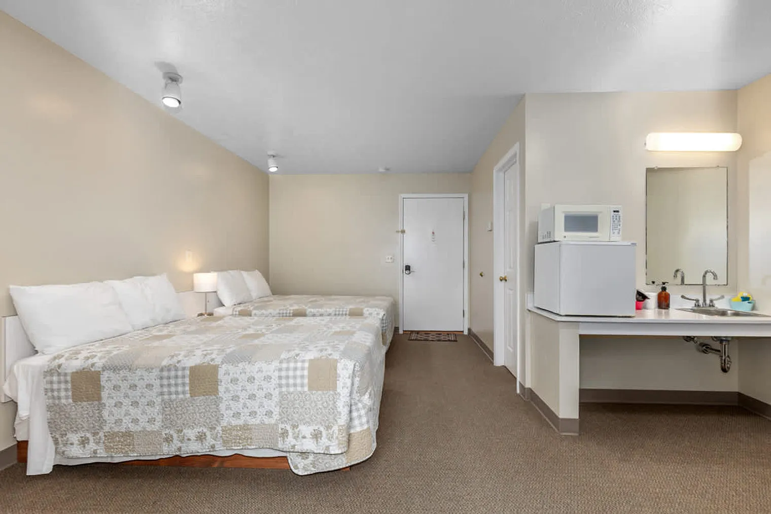 Studio, 1.0 bath, $1,184 — Photo 4