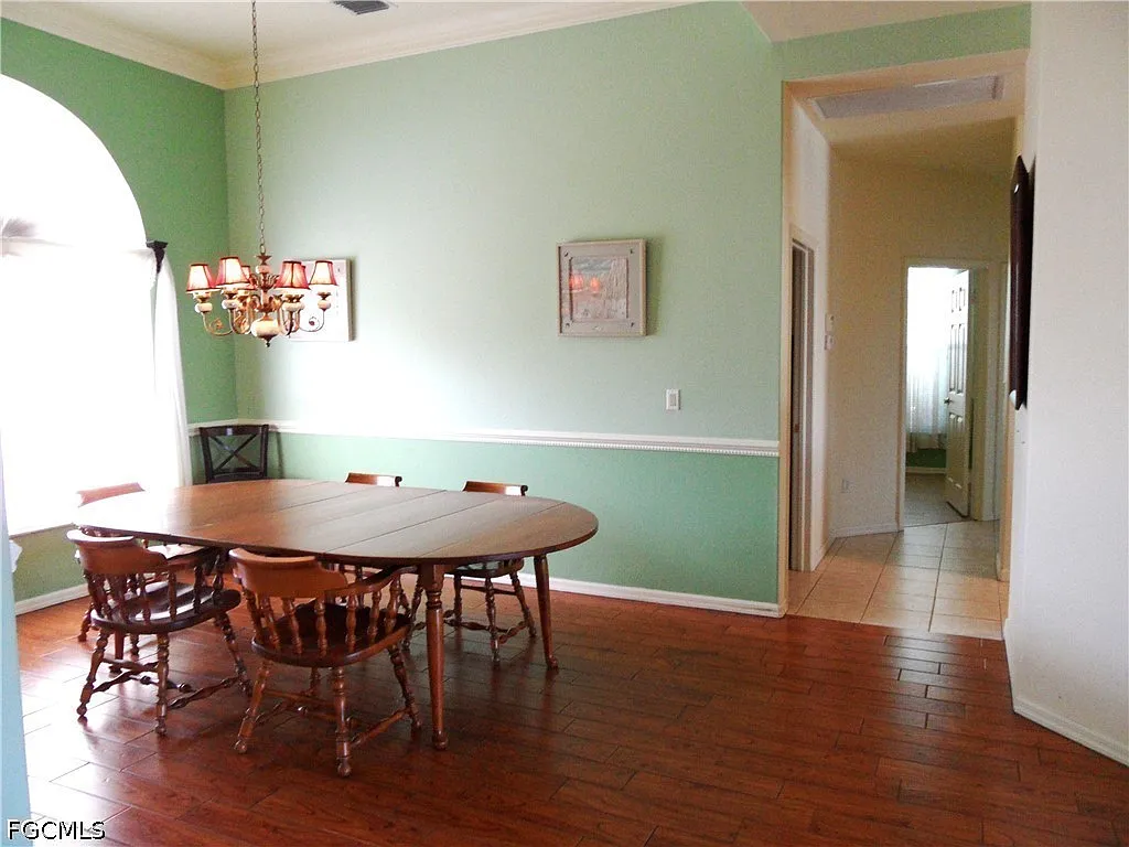 3 bed, 2.0 bath, 1865 sqft, $2,600 — Photo 4