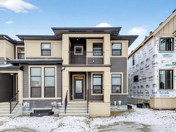 306 W Alpine Blvd, Calgary, AB T2Y 0Y4