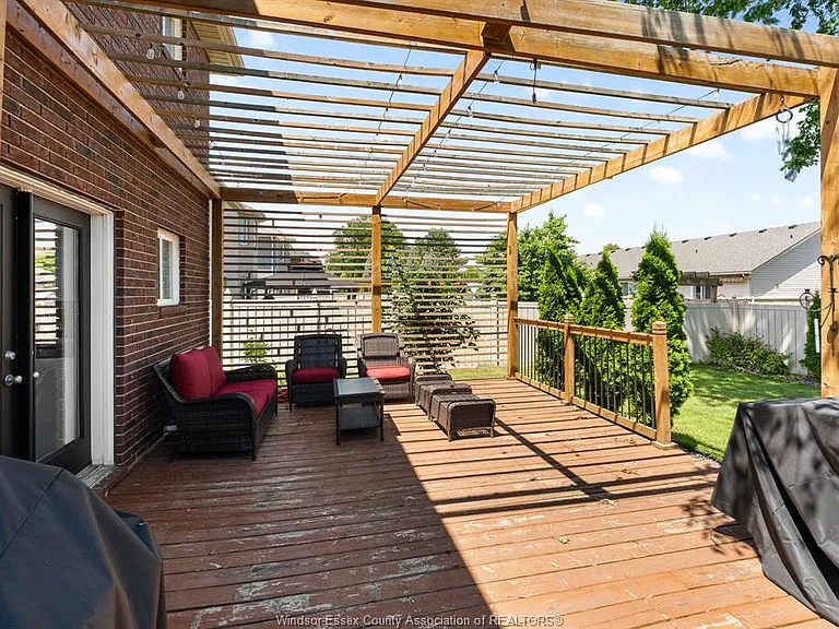 1376 Lakeview Ave — Photo 40