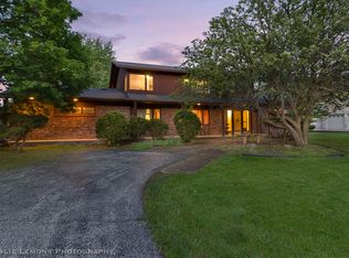 41 Royal Vale Dr, Oak Brook, IL