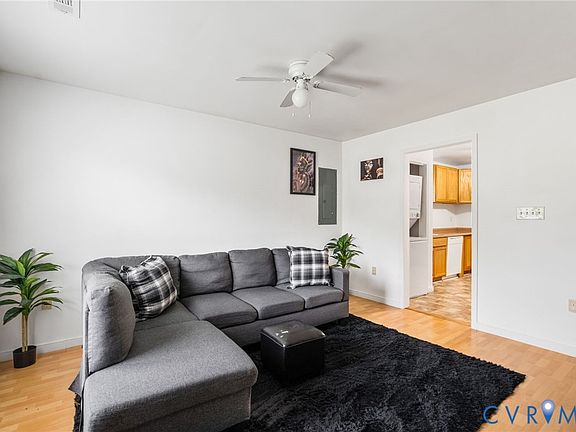 3rd image of 738 Sterling St