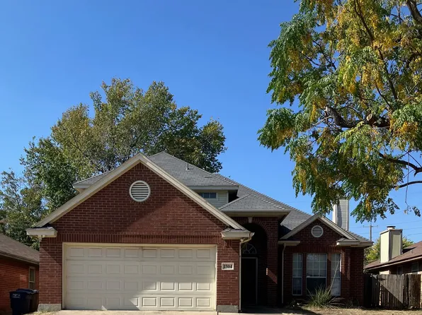 1504 Hollowbrook Ct, Fort Worth, TX 76103