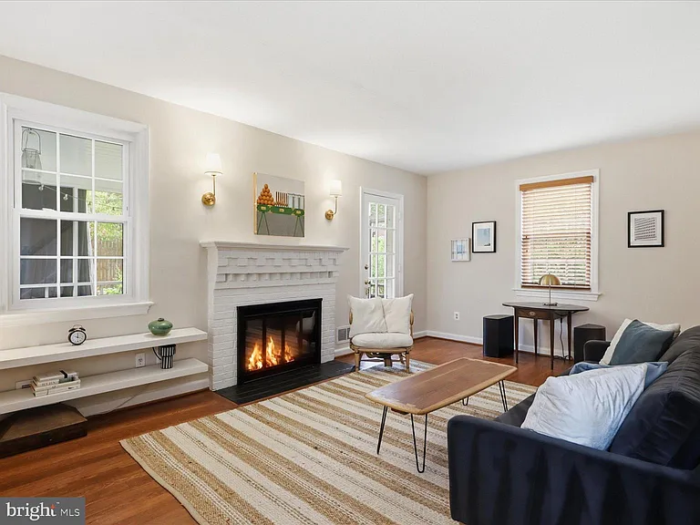 2310 Churchill Rd — Photo 3