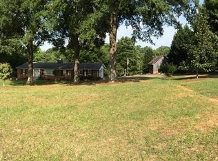 3640 Falling Creek Rd, Hickory, NC 28601