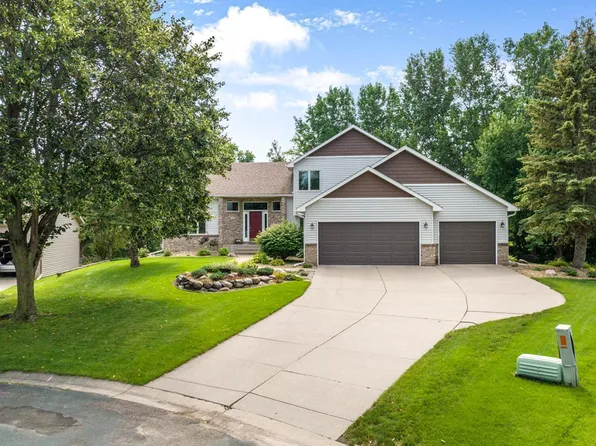 526 Linden Ln, Lino Lakes, MN 55014