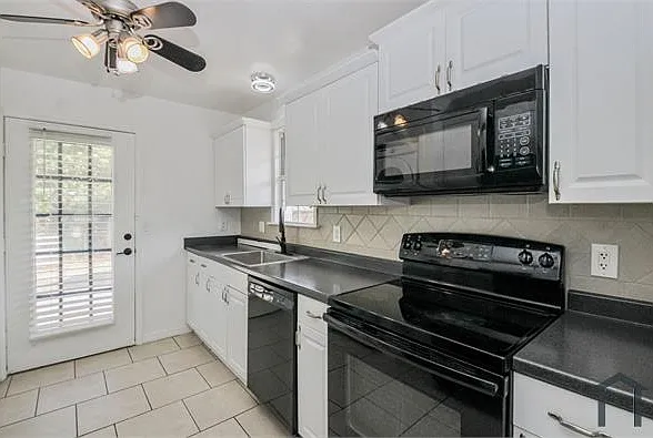 203 E 11th St — Photo 7