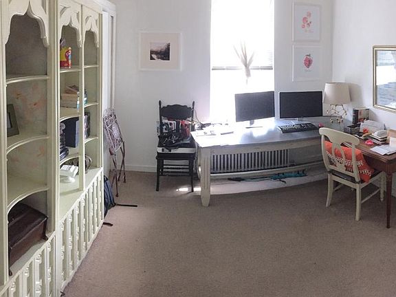 Bedroom 10'x12' w/ closet