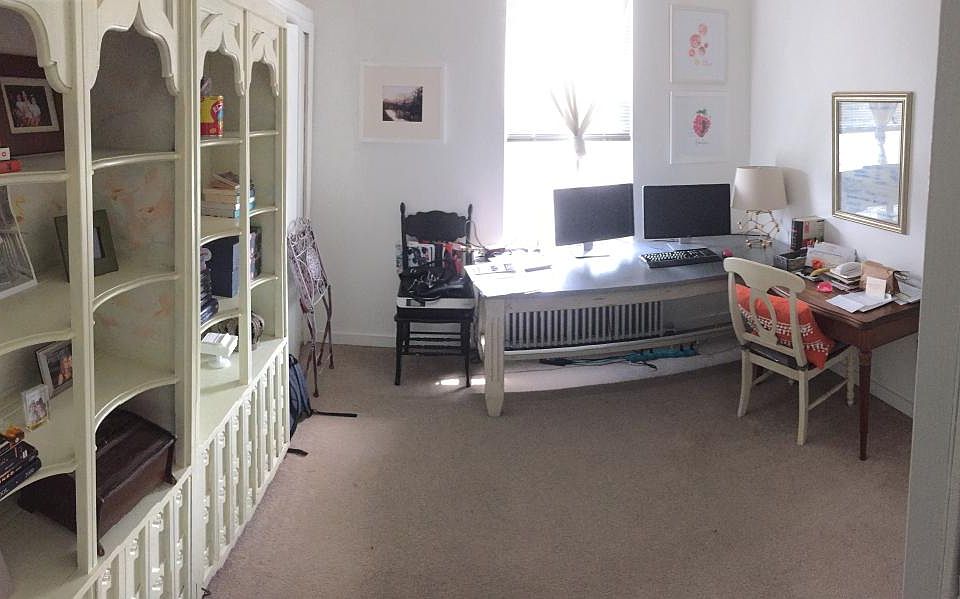 Bedroom 10'x12' w/ closet