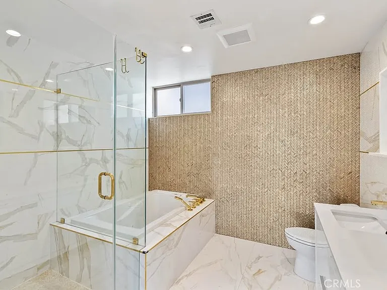 11280 La Maida St #303 — Photo 8