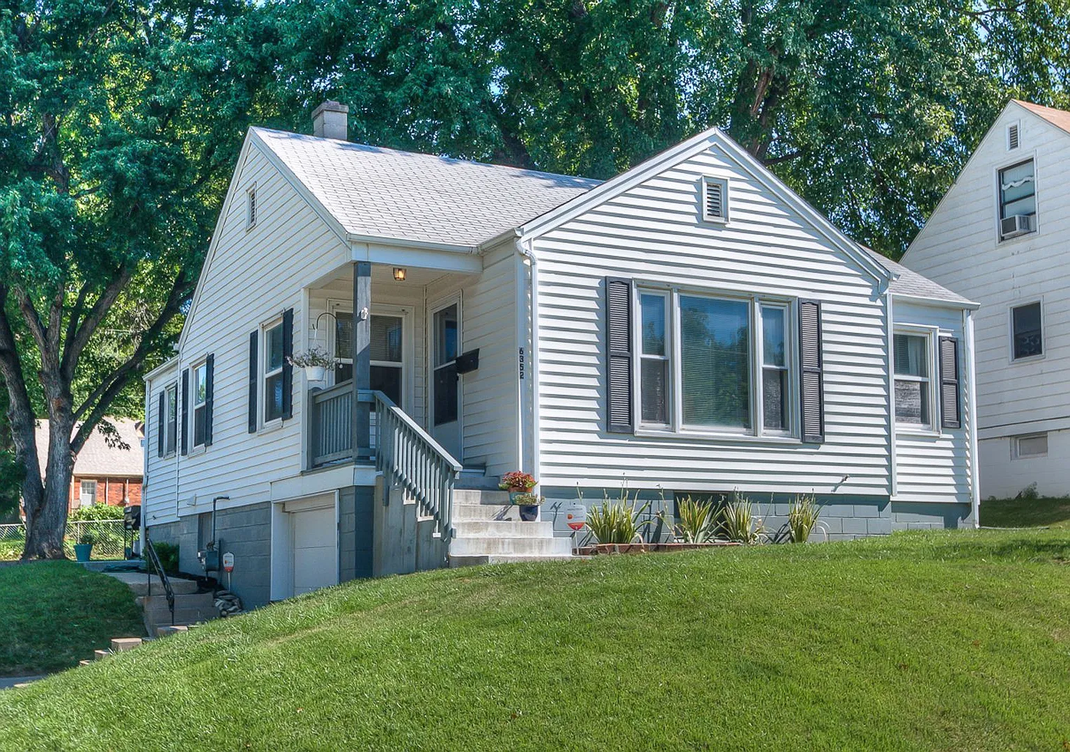 6352 Poppleton Ave. — Photo 1