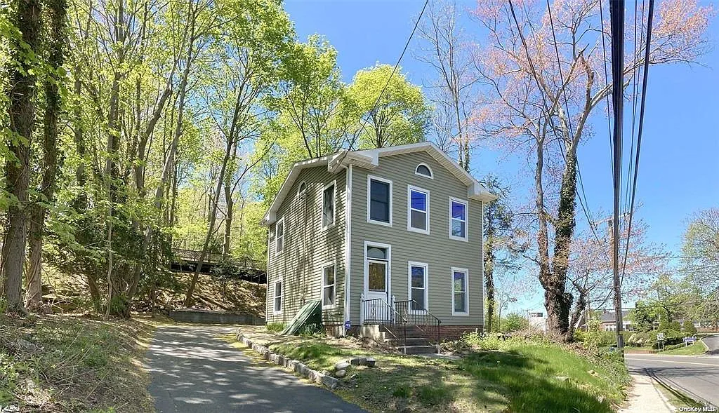 Building Photo - 650 Main St