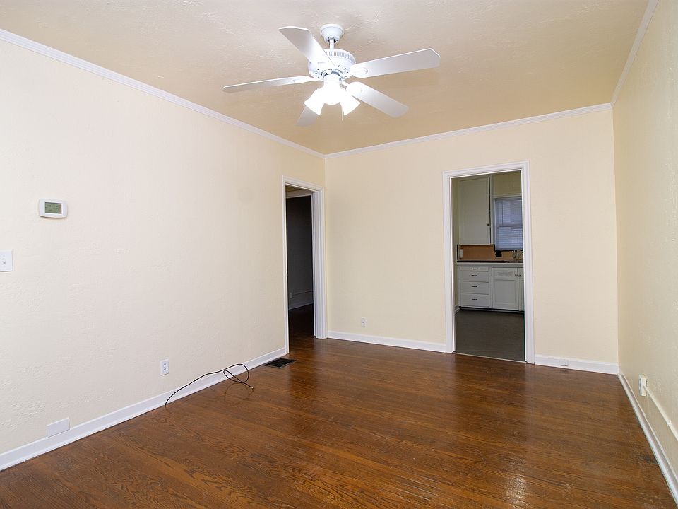 Gardner Court - Portland Oregon - Living Room