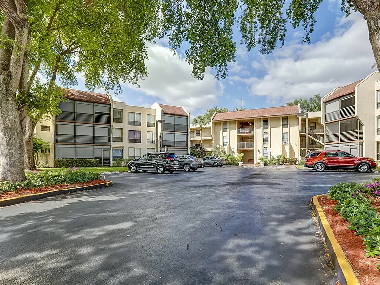 6751 N University Dr #302 — Photo 3