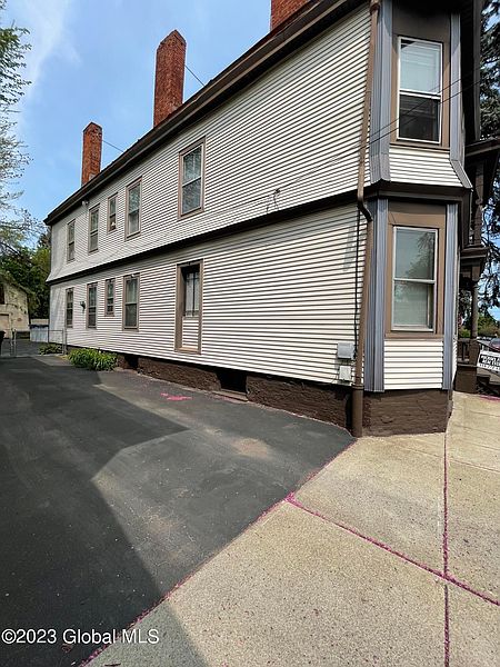 3rd image of 3357 6th Avenue