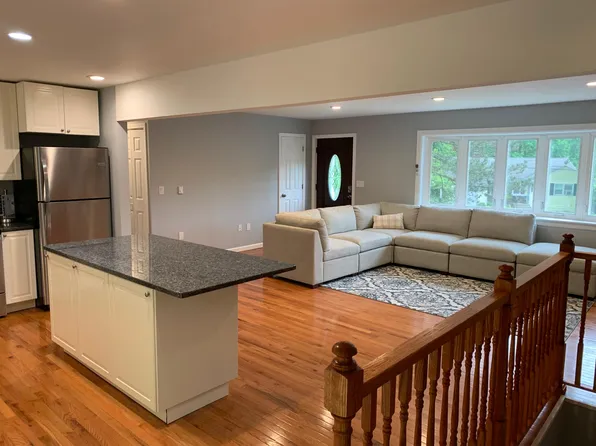 16 Clearbrook Rd, Danbury, CT 06811