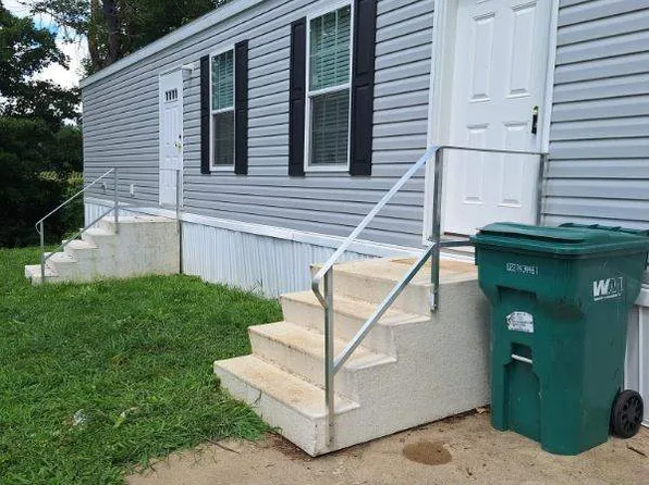 136 Jackson St #14, Hope, IN 47246