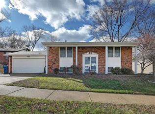 12620 Redcoat Dr, Maryland Heights, MO 63043
