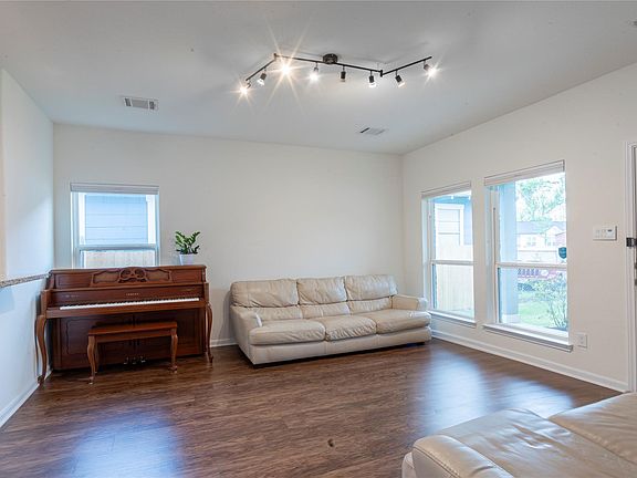 5th image of 507 Rouse St