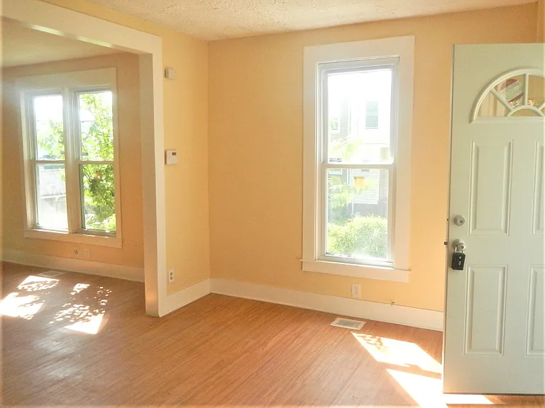 4104 Parkwood Ave — Photo 2