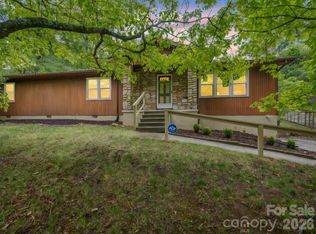 11 Deer Run Dr, Asheville, NC 28803