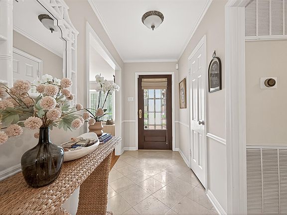 2nd image of 10122 Pine Forest Rd