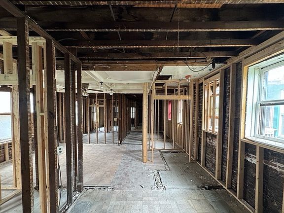 4th image of 4821 W Washington Blvd