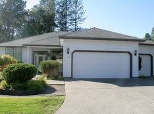 216 Twisted Pines Dr, Grants Pass, OR 97527