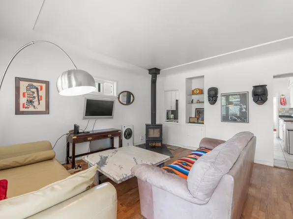 7429 Fraser St, Vancouver, BC V5X 3W3