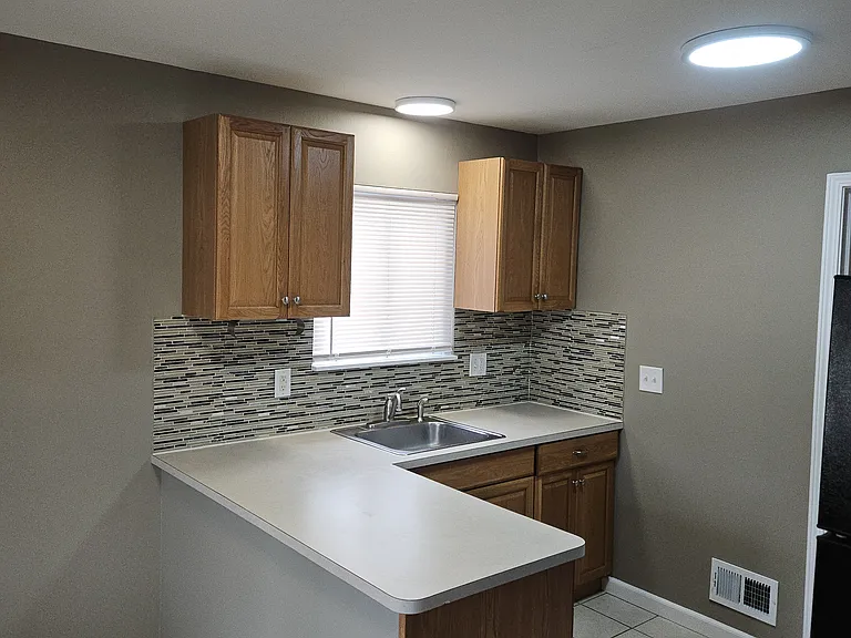 1170 E Harwood Ave — Photo 6