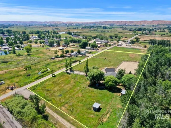 2123 Petersburg Ave, Letha, ID 83636